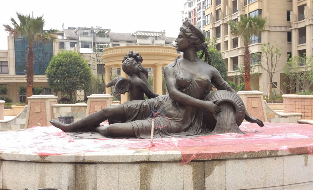 福建西方母子玻璃鋼仿銅雕塑