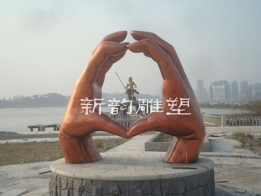 黑龍江為什么越來越多客戶選擇玻璃鋼雕塑定制？五大核心優勢深度解析