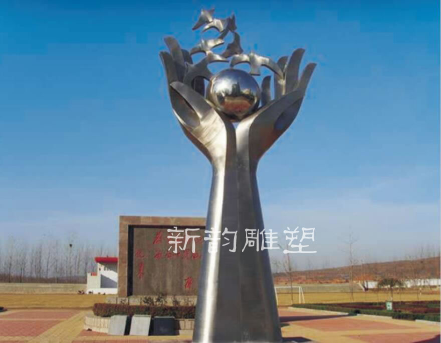 黑龍江玻璃鋼雕塑 vs 不銹鋼雕塑：如何根據需求做出正確選擇？